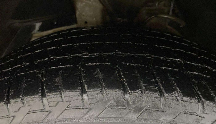 2016 Mahindra XUV500 W8, Diesel, Manual, 59,437 km, Left Front Tyre Tread