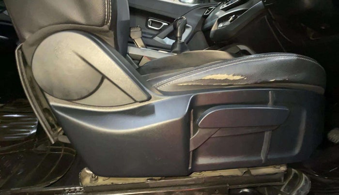 2019 Tata Harrier XZ 2.0L DARK EDITION, Diesel, Manual, 91,598 km, Driver Side Adjustment Panel