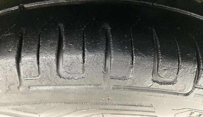 2018 Hyundai Eon ERA +, Petrol, Manual, 99,804 km, Right Front Tyre Tread
