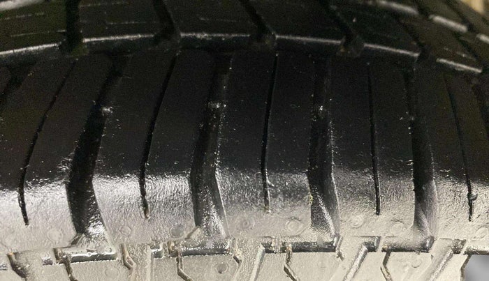 2018 Hyundai Eon ERA +, Petrol, Manual, 99,804 km, Left Rear Tyre Tread