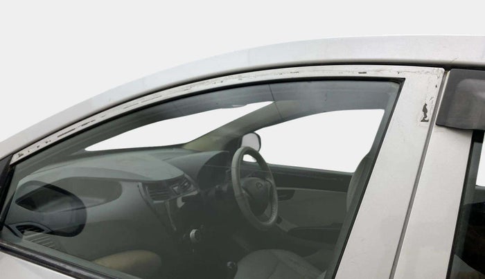 2018 Hyundai Eon ERA +, Petrol, Manual, 99,804 km, Front passenger door - Door visor damaged