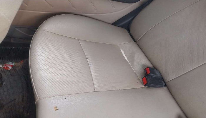 2018 Hyundai Eon ERA +, Petrol, Manual, 99,804 km, Second-row left seat - Seat cover minor torn