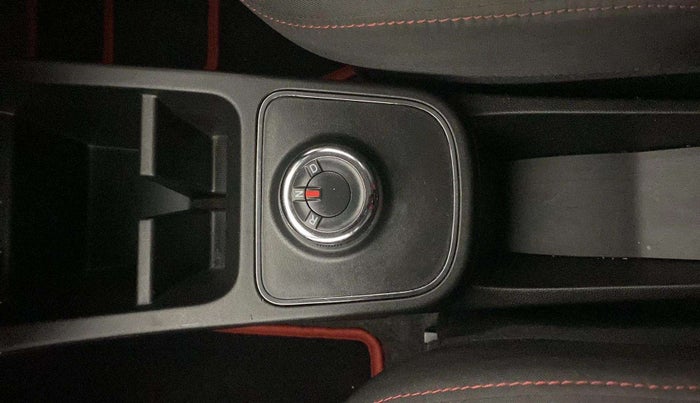 2021 Renault Kwid RXT 1.0 AMT (O), Petrol, Automatic, 19,579 km, Gear Lever