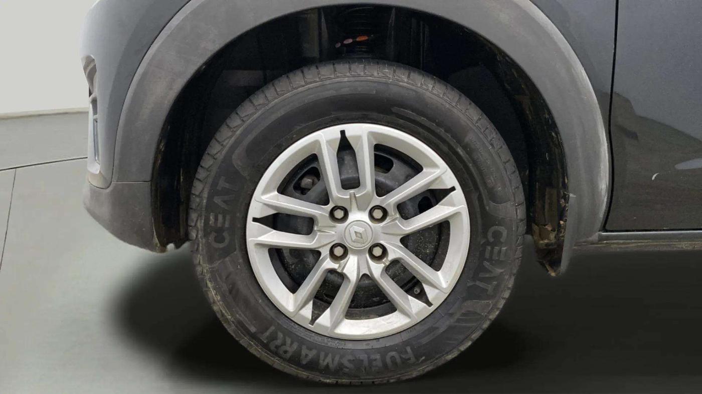 2024 Renault TRIBER RXT, Petrol, Manual, 18,175 km, Left Front Wheel