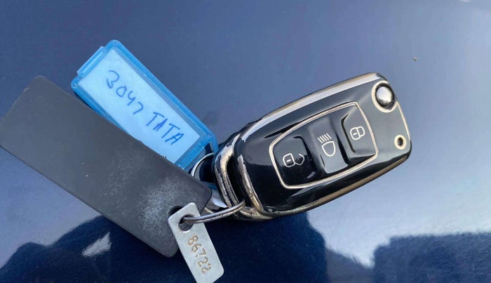 2022 Tata Tiago XT CNG, CNG, Manual, 45,165 km, Key Close Up