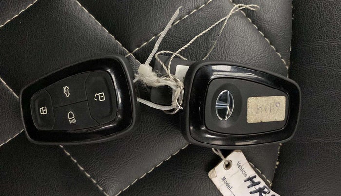 2024 Tata TIAGO NRG  NRG XZA CNG, CNG, Automatic, 19,611 km, Key Close Up