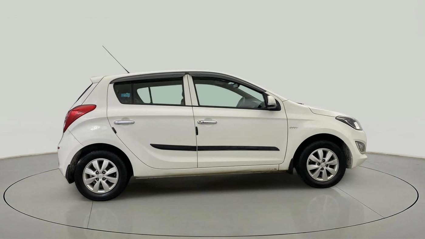 2014 Hyundai i20 ASTA 1.2, Petrol, Manual, 37,768 km, Right Side View