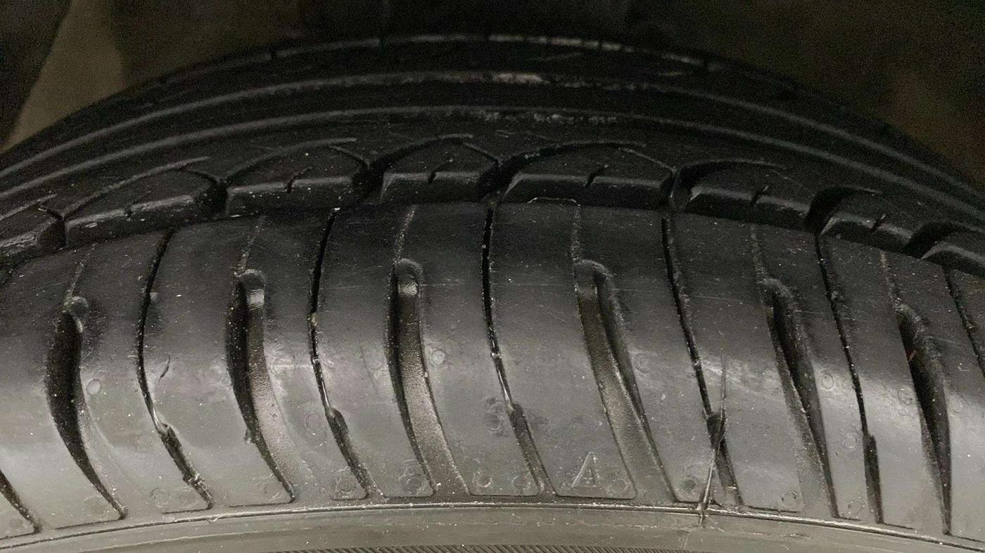 2014 Hyundai i20 ASTA 1.2, Petrol, Manual, 37,768 km, Left Front Tyre Tread