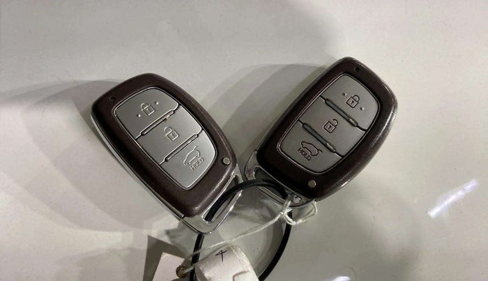 2016 Hyundai Creta SX PLUS 1.6 PETROL, Petrol, Manual, 23,643 km, Key Close Up