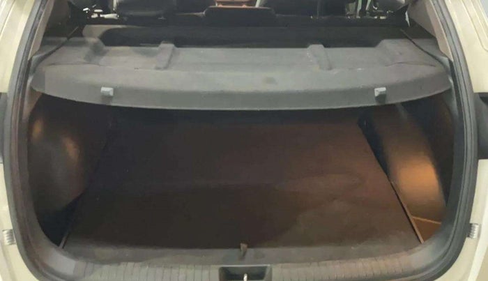 2016 Hyundai Creta SX PLUS 1.6 PETROL, Petrol, Manual, 23,643 km, Boot Inside