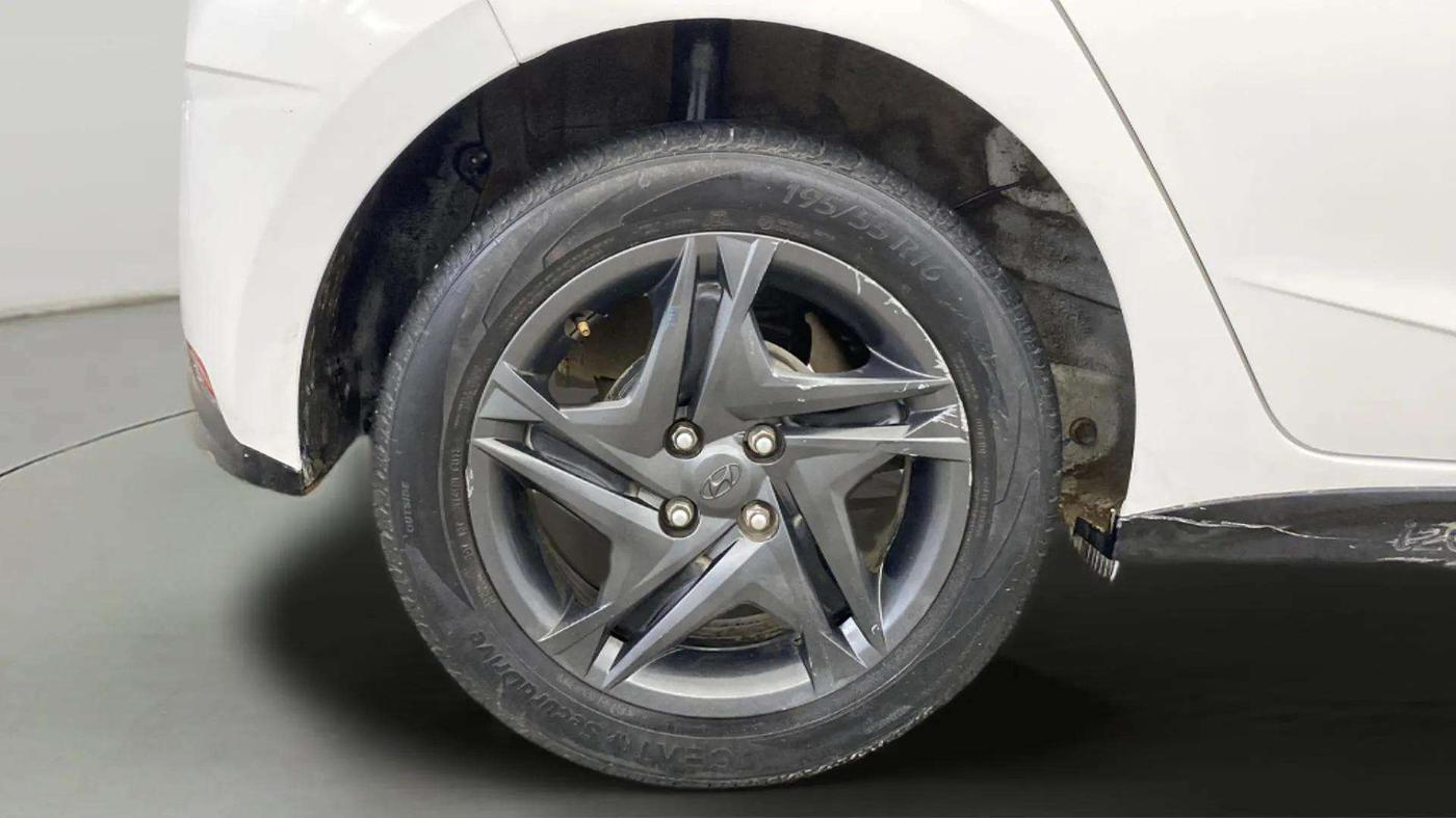 2022 Hyundai NEW I20 SPORTZ 1.2 MT, Petrol, Manual, 33,709 km, Right Rear Wheel
