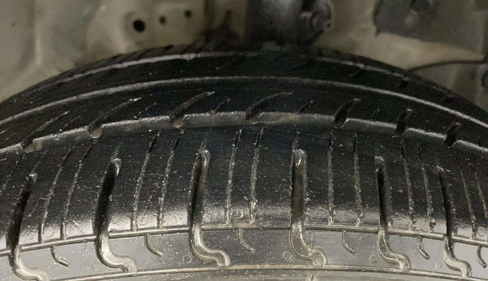 2013 Honda Brio S MT, Petrol, Manual, 80,224 km, Right Front Tyre Tread