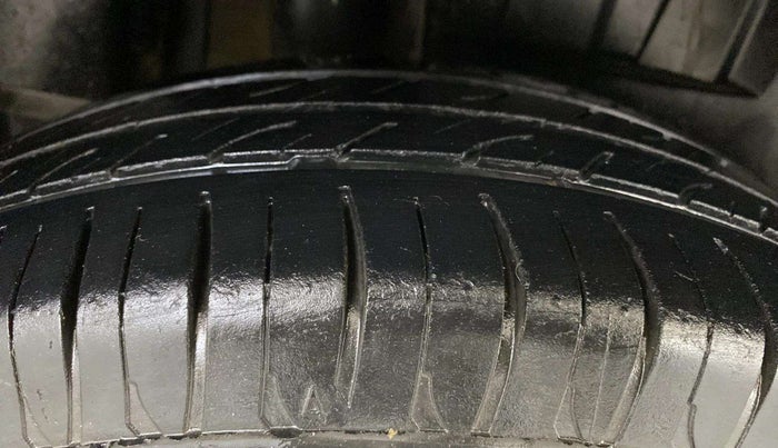2021 Maruti Dzire VXI, Petrol, Manual, 30,893 km, Right Rear Tyre Tread