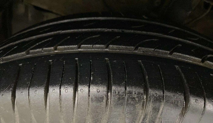 2021 Maruti Dzire VXI, Petrol, Manual, 30,893 km, Left Front Tyre Tread