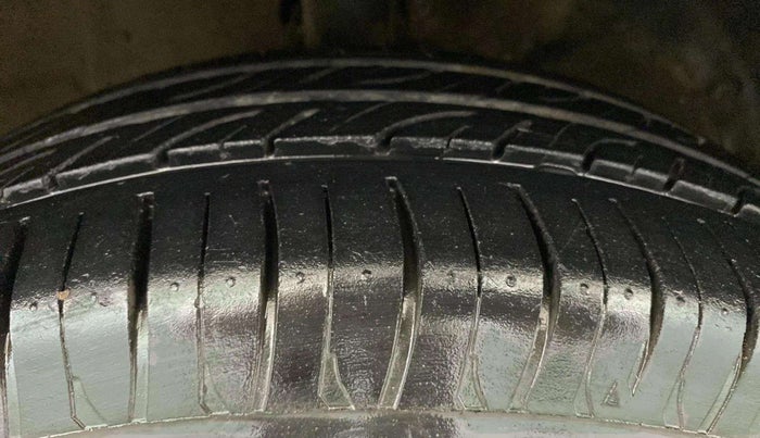 2021 Maruti Dzire VXI, Petrol, Manual, 30,893 km, Right Front Tyre Tread