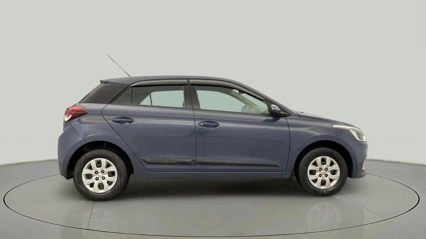 2015 Hyundai Elite i20 SPORTZ 1.2, Petrol, Manual, 1,01,901 km, Right Side View