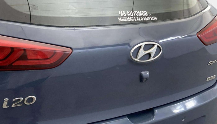 2015 Hyundai Elite i20 SPORTZ 1.2, Petrol, Manual, 1,01,756 km, Dicky (Boot door) - Minor scratches