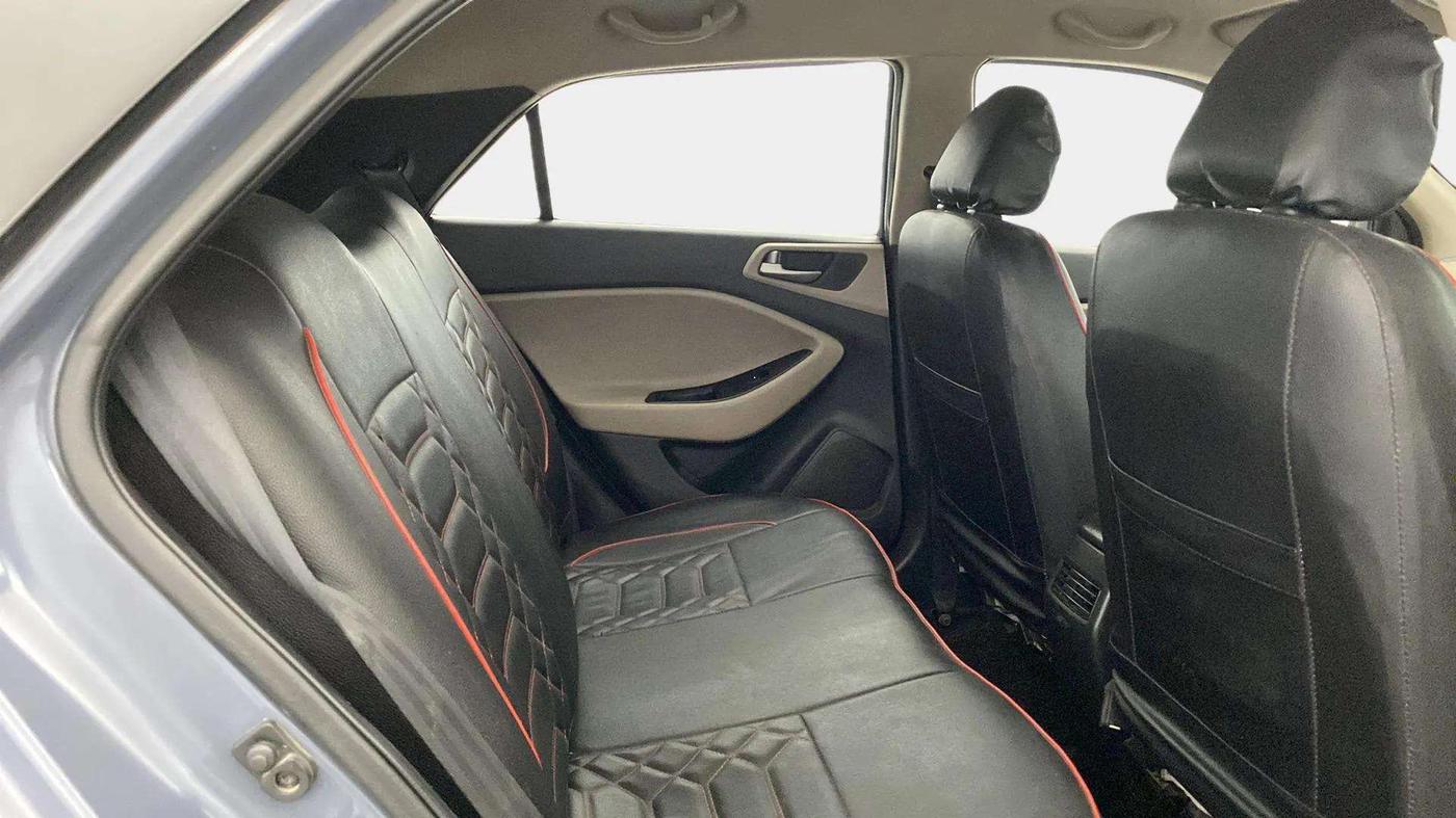 2015 Hyundai Elite i20 SPORTZ 1.2, Petrol, Manual, 1,01,901 km, Right Side Rear Door Cabin