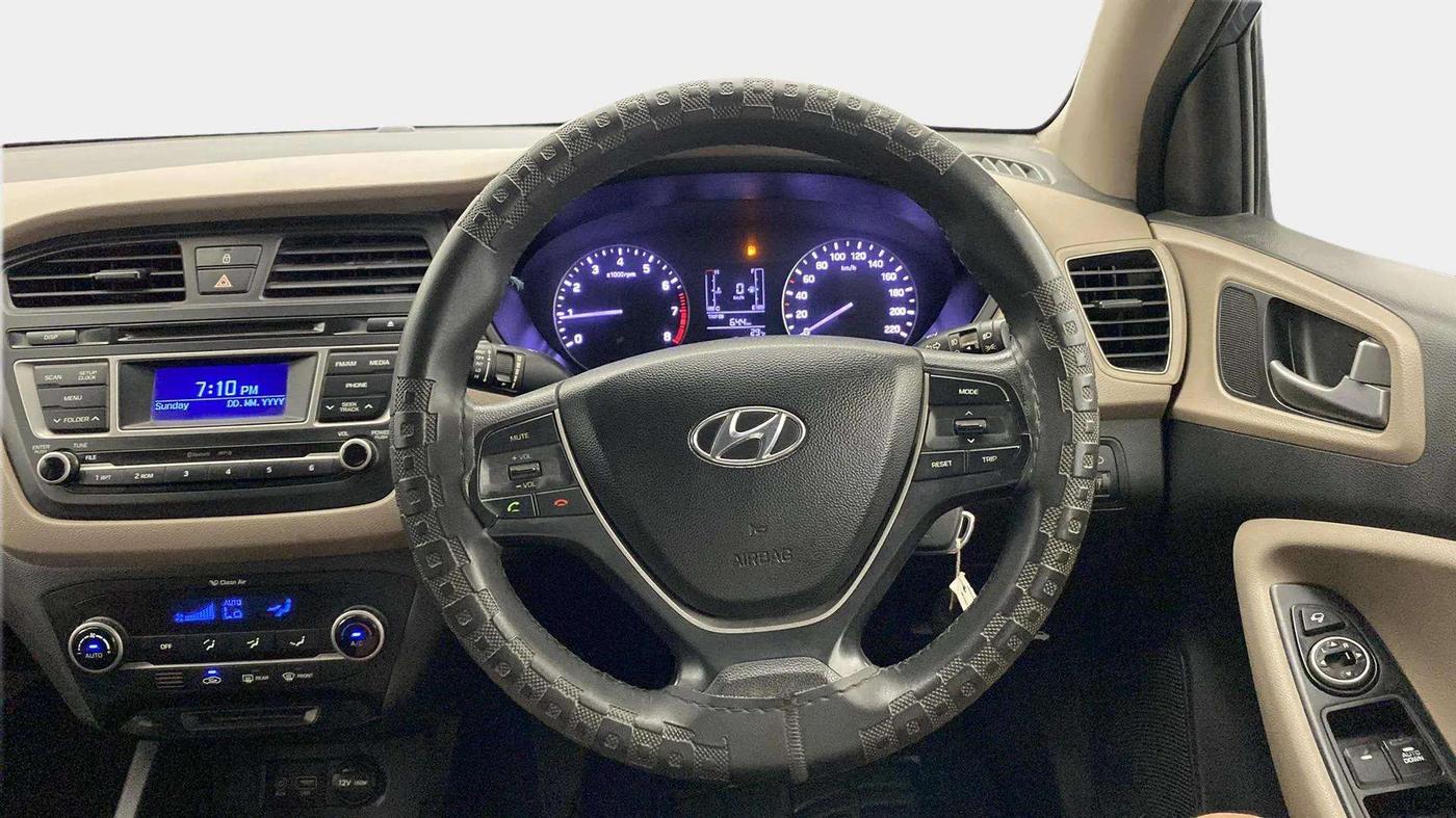2015 Hyundai Elite i20 SPORTZ 1.2, Petrol, Manual, 1,01,901 km, Steering Wheel Close Up