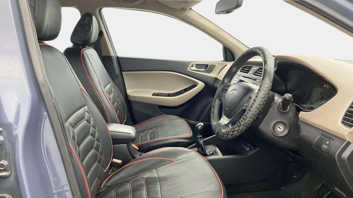 2015 Hyundai Elite i20 SPORTZ 1.2, Petrol, Manual, 1,01,901 km, Right Side Front Door Cabin
