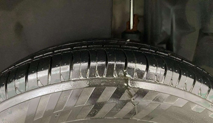 2013 Maruti Swift Dzire VXI, Petrol, Manual, 51,014 km, Left Rear Tyre Tread