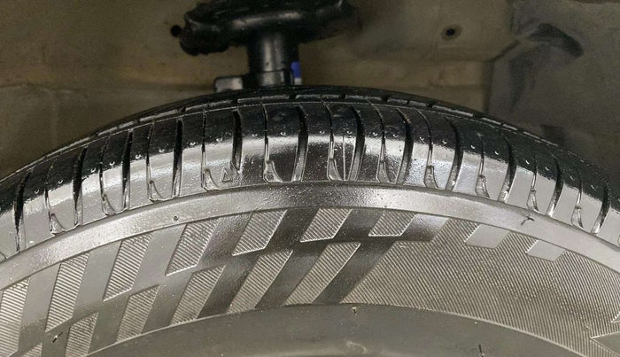 2013 Maruti Swift Dzire VXI, Petrol, Manual, 51,014 km, Right Front Tyre Tread