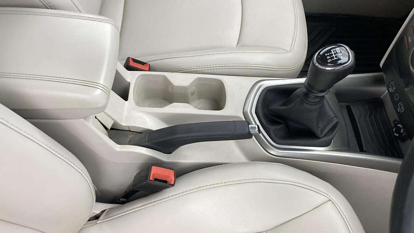 2021 Mahindra XUV300 W8 (O) 1.2 PETROL, Petrol, Manual, 67,356 km, Gear Lever