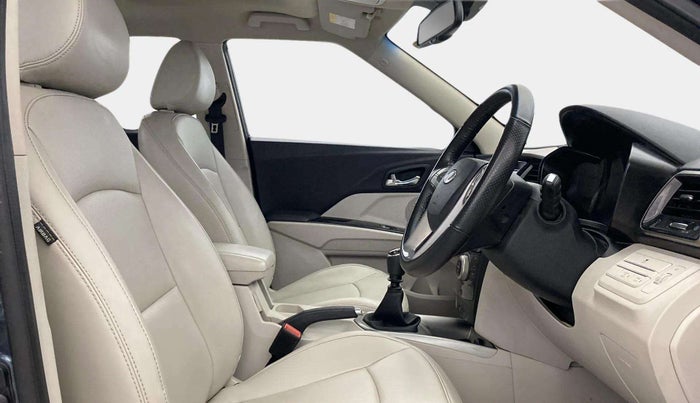 2021 Mahindra XUV300 W8 (O) 1.2 PETROL, Petrol, Manual, 67,356 km, Right Side Front Door Cabin