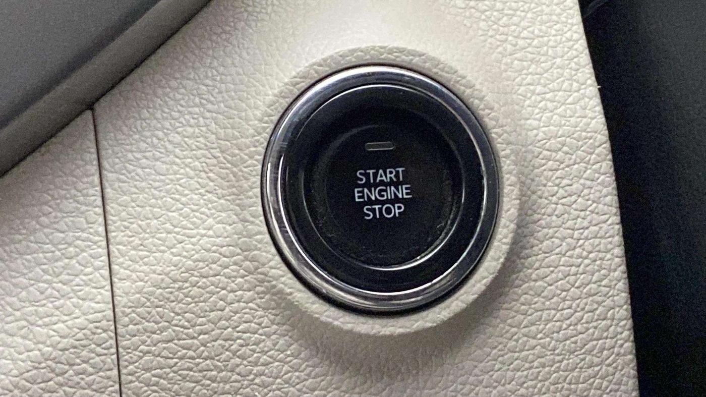 2021 Mahindra XUV300 W8 (O) 1.2 PETROL, Petrol, Manual, 67,356 km, Keyless Start/ Stop Button