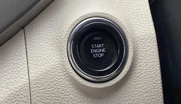 2021 Mahindra XUV300 W8 (O) 1.2 PETROL, Petrol, Manual, 67,356 km, Keyless Start/ Stop Button