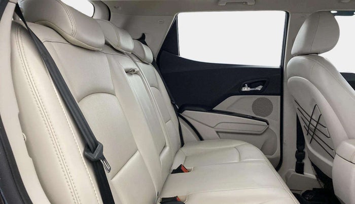 2021 Mahindra XUV300 W8 (O) 1.2 PETROL, Petrol, Manual, 67,356 km, Right Side Rear Door Cabin