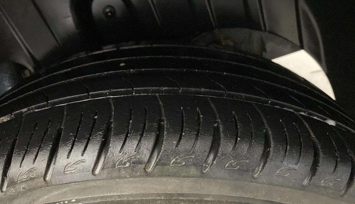 2021 Mahindra XUV300 W8 (O) 1.2 PETROL, Petrol, Manual, 67,356 km, Left Rear Tyre Tread
