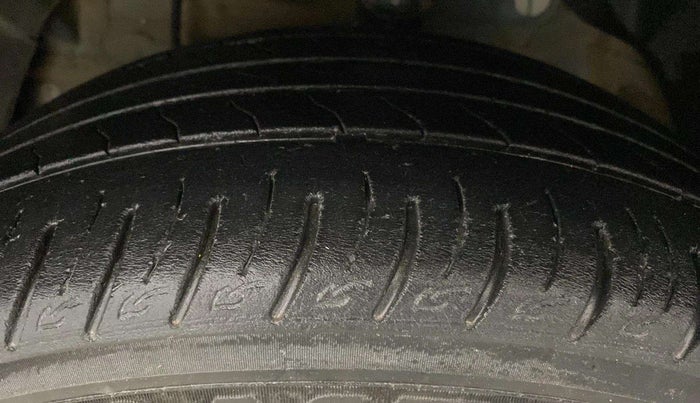 2021 Mahindra XUV300 W8 (O) 1.2 PETROL, Petrol, Manual, 67,356 km, Left Front Tyre Tread