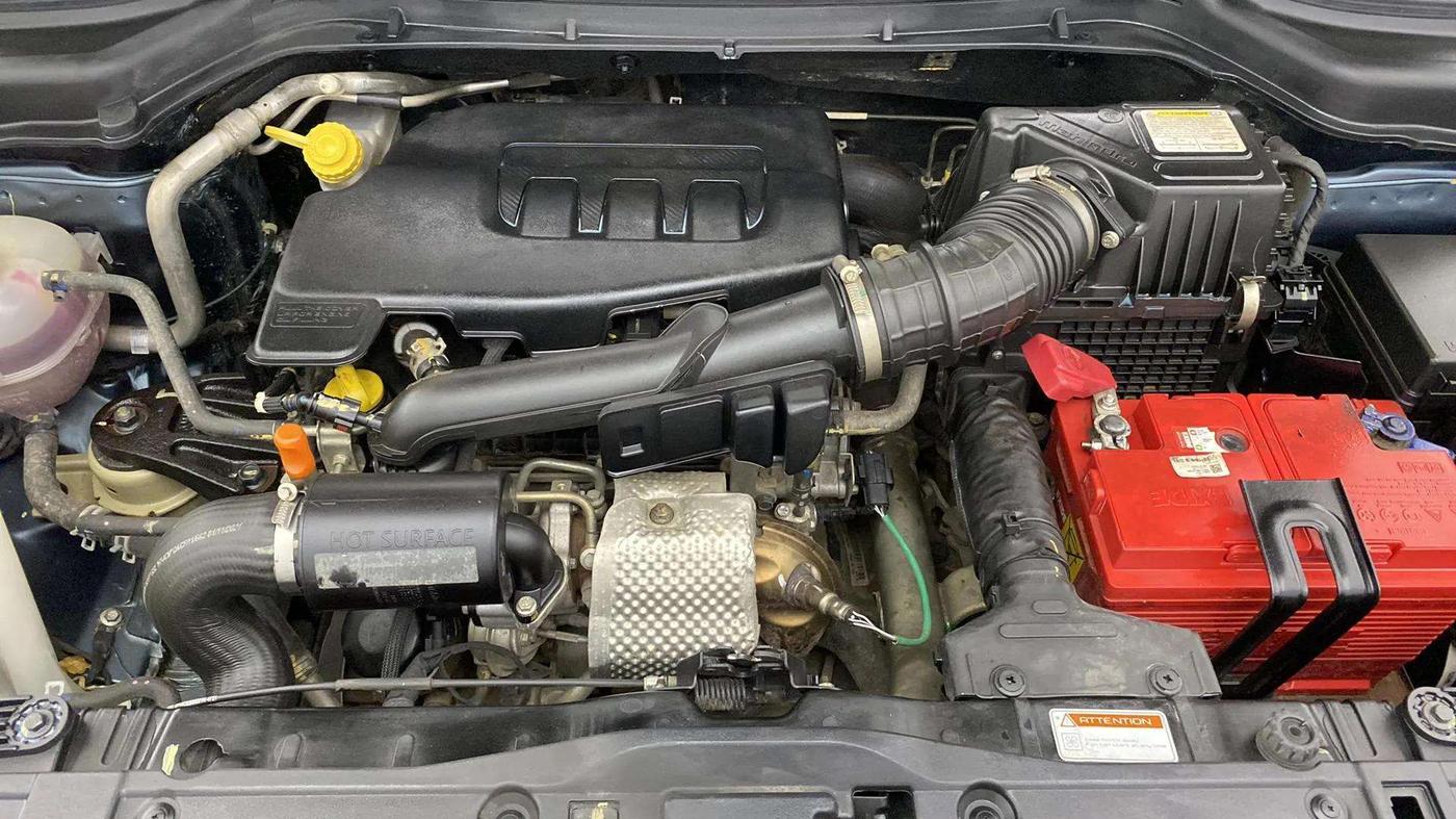 2021 Mahindra XUV300 W8 (O) 1.2 PETROL, Petrol, Manual, 67,356 km, Engine View