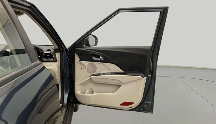 2021 Mahindra XUV300 W8 (O) 1.2 PETROL, Petrol, Manual, 67,356 km, RHS Front Door
