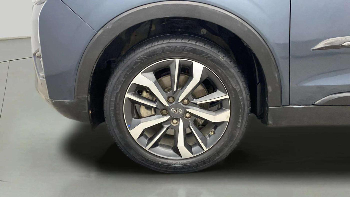2021 Mahindra XUV300 W8 (O) 1.2 PETROL, Petrol, Manual, 67,356 km, Left Front Wheel