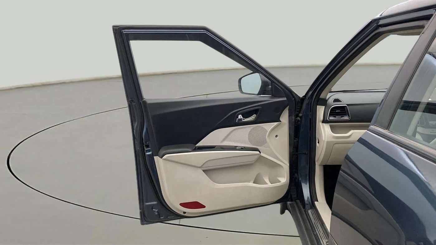 2021 Mahindra XUV300 W8 (O) 1.2 PETROL, Petrol, Manual, 67,356 km, LHS Front Door