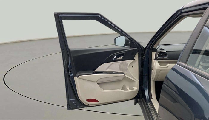 2021 Mahindra XUV300 W8 (O) 1.2 PETROL, Petrol, Manual, 67,356 km, LHS Front Door