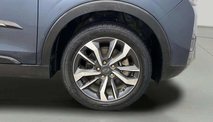 2021 Mahindra XUV300 W8 (O) 1.2 PETROL, Petrol, Manual, 67,356 km, Right Front Wheel