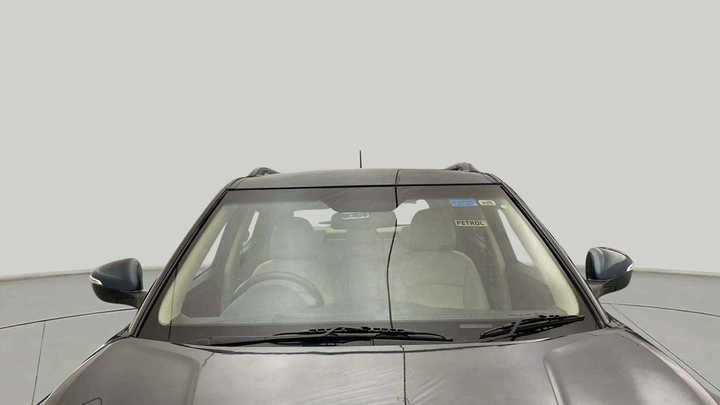 2021 Mahindra XUV300 W8 (O) 1.2 PETROL, Petrol, Manual, 67,356 km, Front Windshield