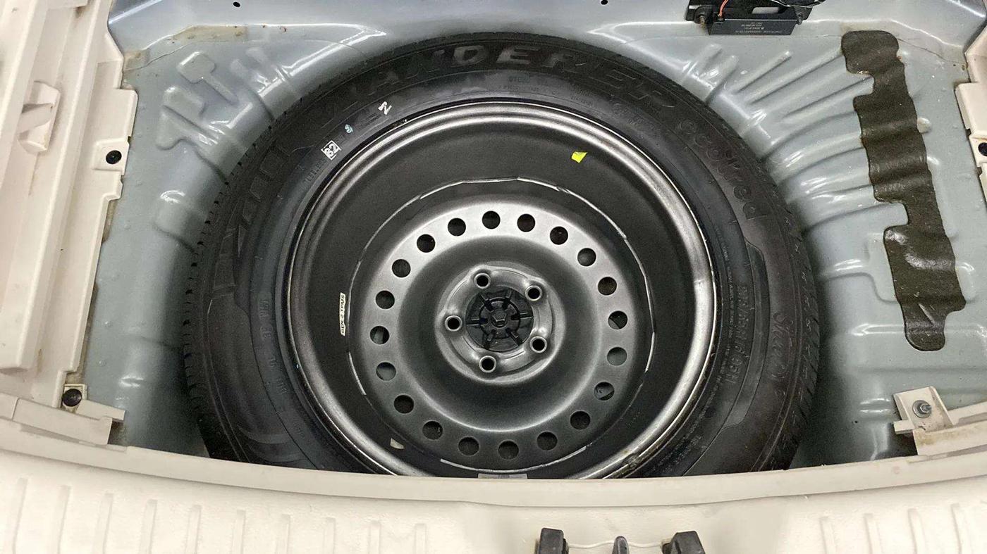 2021 Mahindra XUV300 W8 (O) 1.2 PETROL, Petrol, Manual, 67,356 km, Spare Tyre