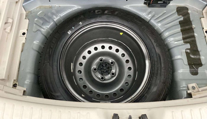 2021 Mahindra XUV300 W8 (O) 1.2 PETROL, Petrol, Manual, 67,356 km, Spare Tyre