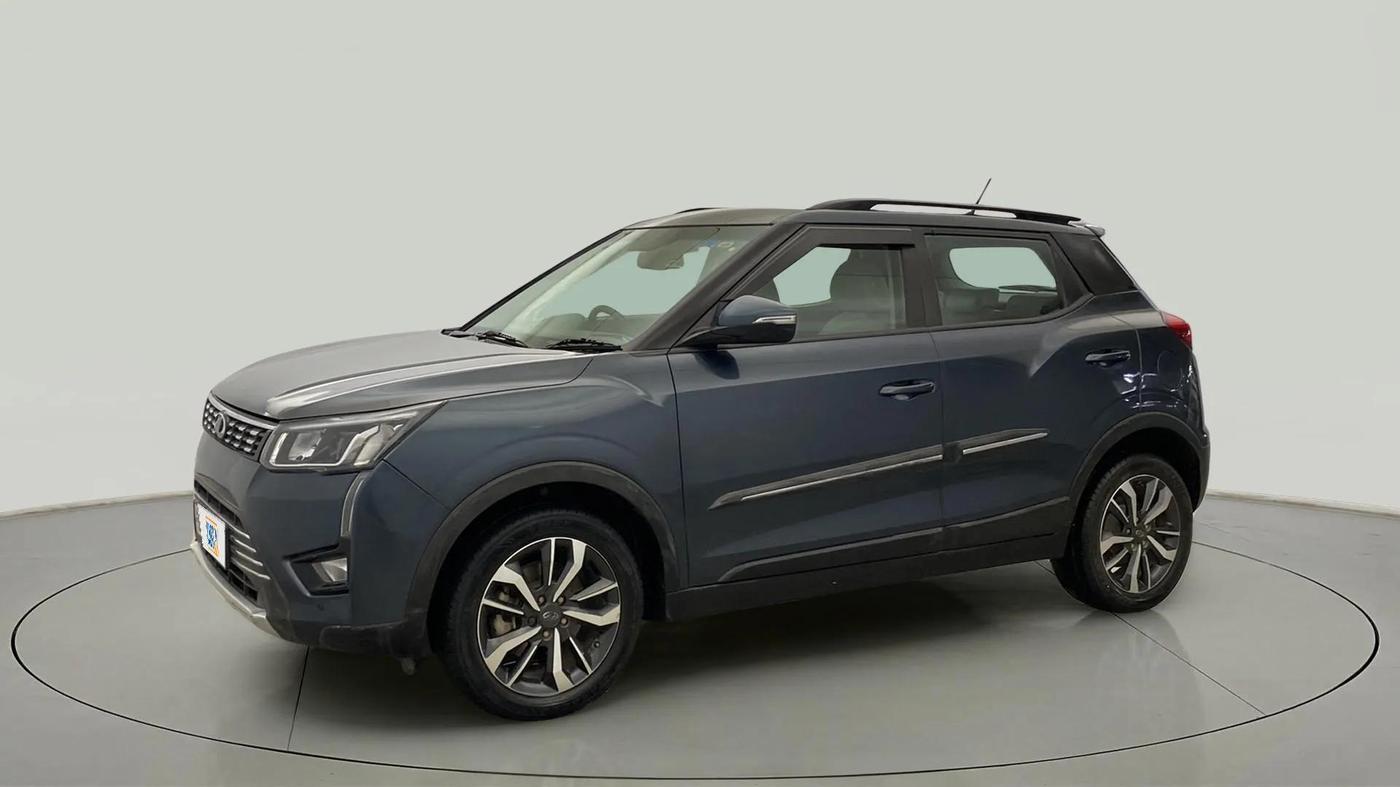 2021 Mahindra XUV300 W8 (O) 1.2 PETROL, Petrol, Manual, 67,356 km, Left Front Diagonal