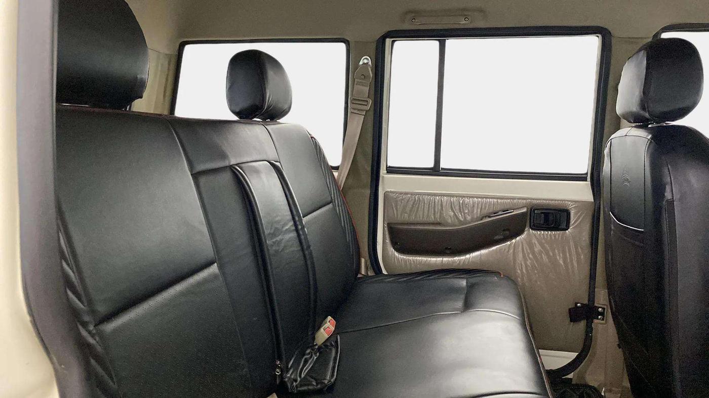 2024 Mahindra Bolero B6, Diesel, Manual, 19,776 km, Right Side Rear Door Cabin