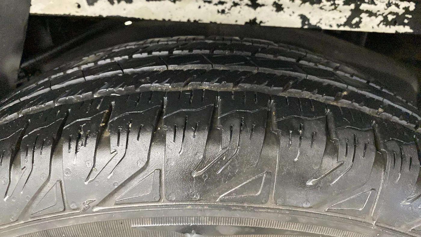 2024 Mahindra Bolero B6, Diesel, Manual, 19,776 km, Left Rear Tyre Tread