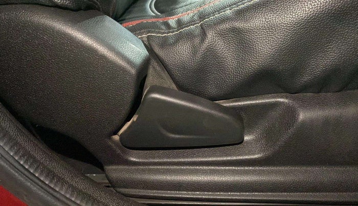 2018 Renault Kwid RXT 1.0, Petrol, Manual, 50,598 km, Driver Side Adjustment Panel