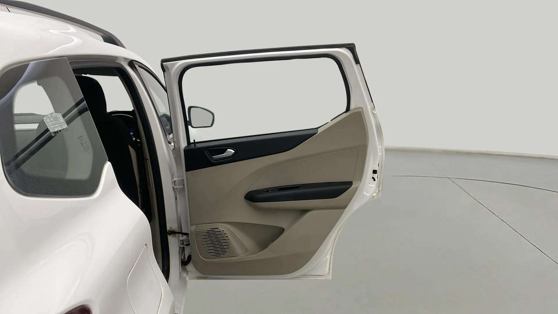 RHS-Rear-Door-Open-33