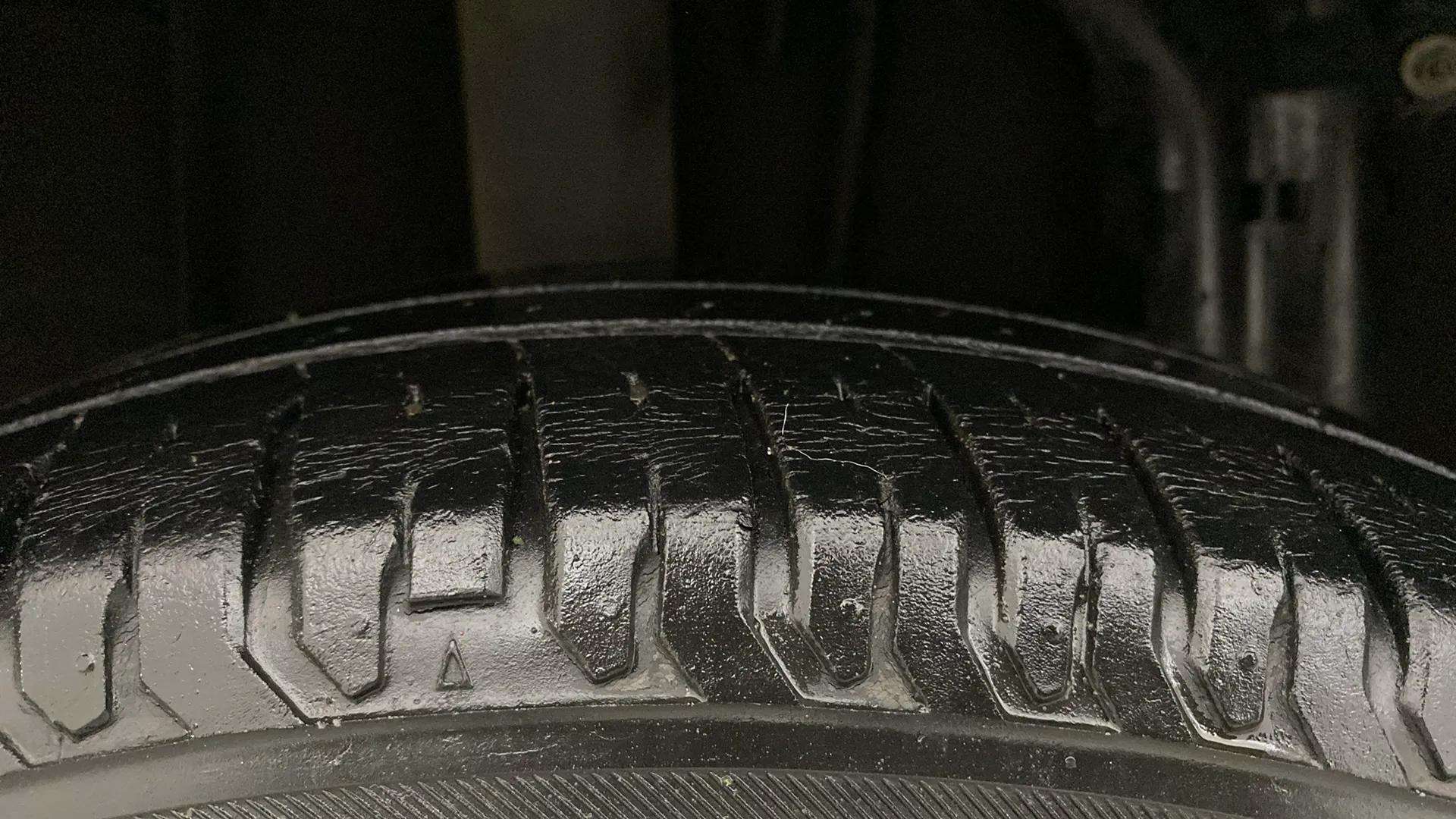 RHS-Rear-Tyre-Tread-19