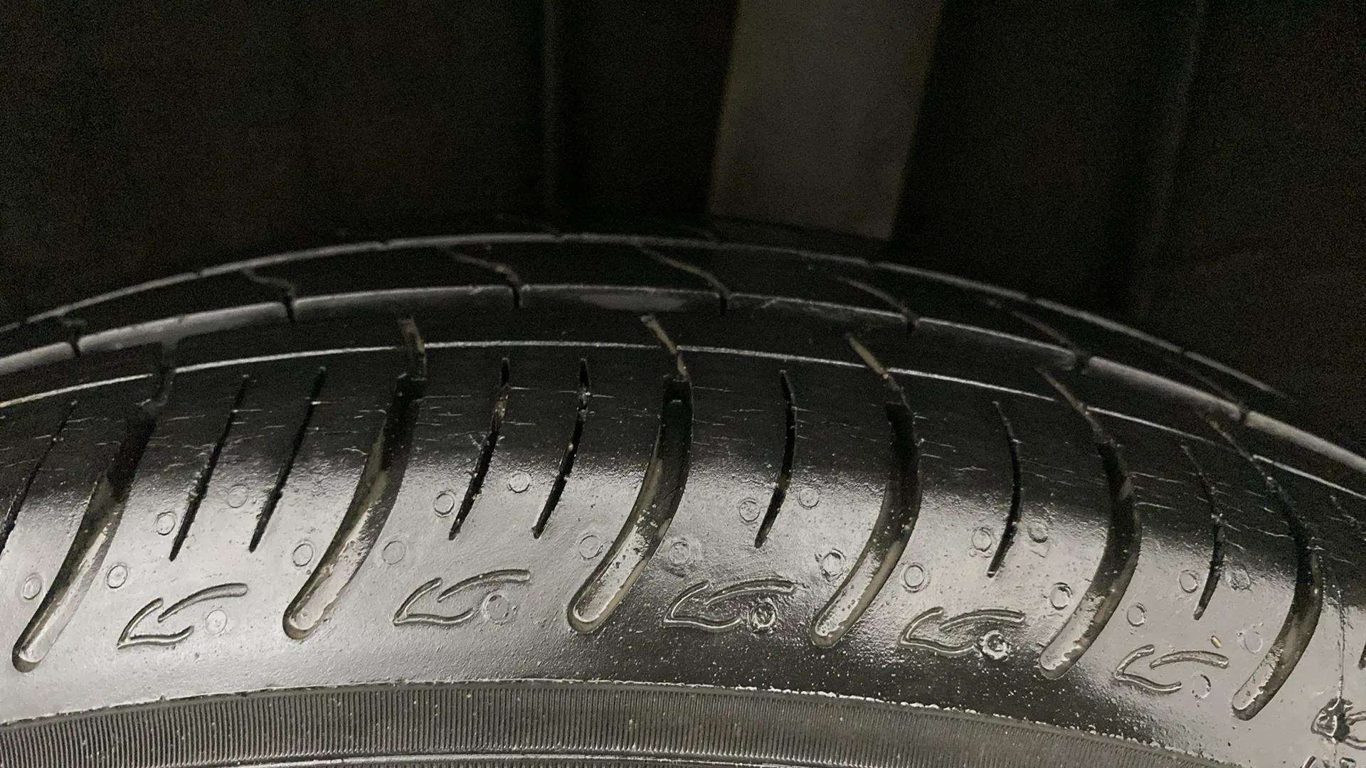 LHS-Rear-Tyre-Tread-21
