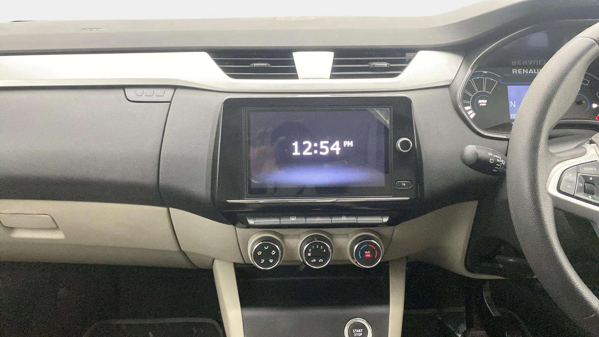 Center-console---infotainment-28